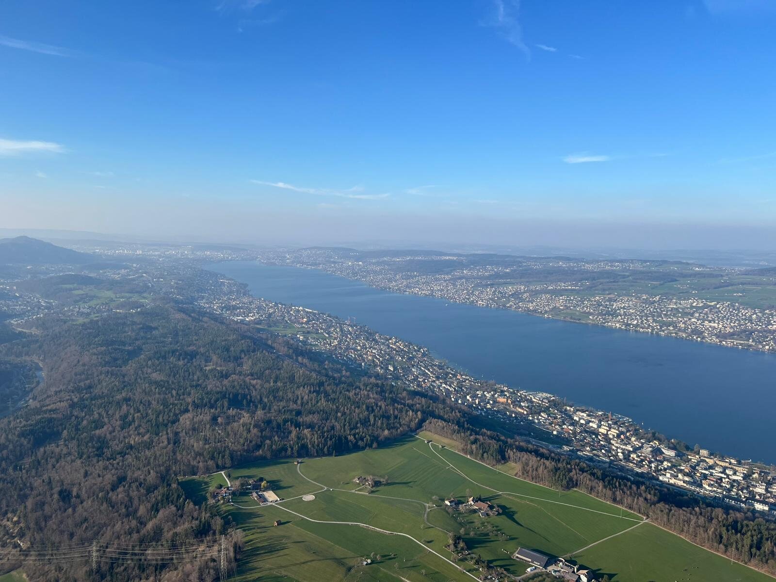 Zürichsee und Seedamm aus der Luft